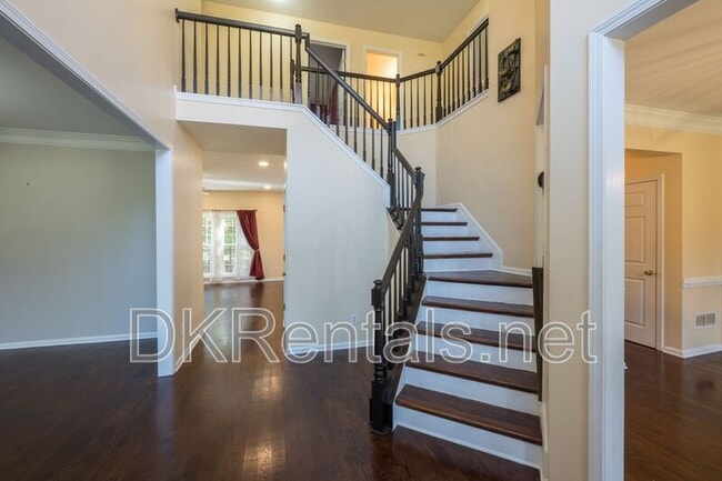 Building Photo - 2433 Gablewood Dr NE