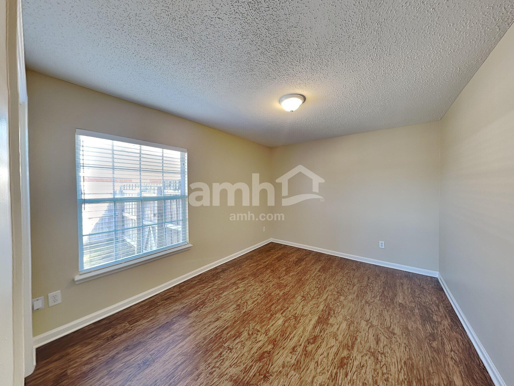 Building Photo - 468 Hillside Dr