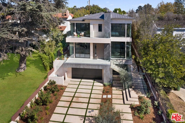Building Photo - 318 S Medio Dr