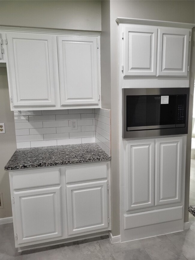 Building Photo - 8110 Green Devon Dr