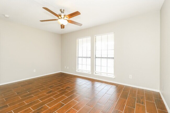 Building Photo - 1217 Greenbriar Ln