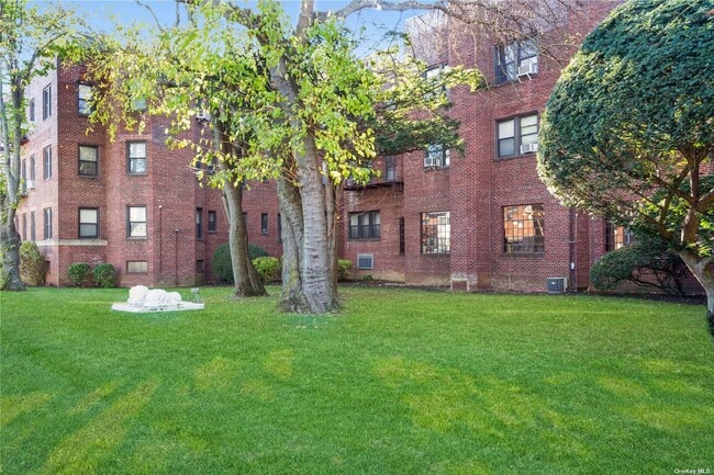 Building Photo - 2 Herrick Dr