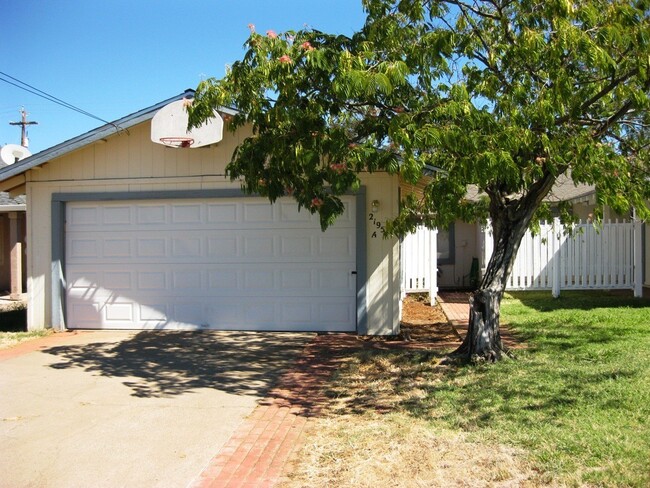 Building Photo - Nice Duplex in Lake California