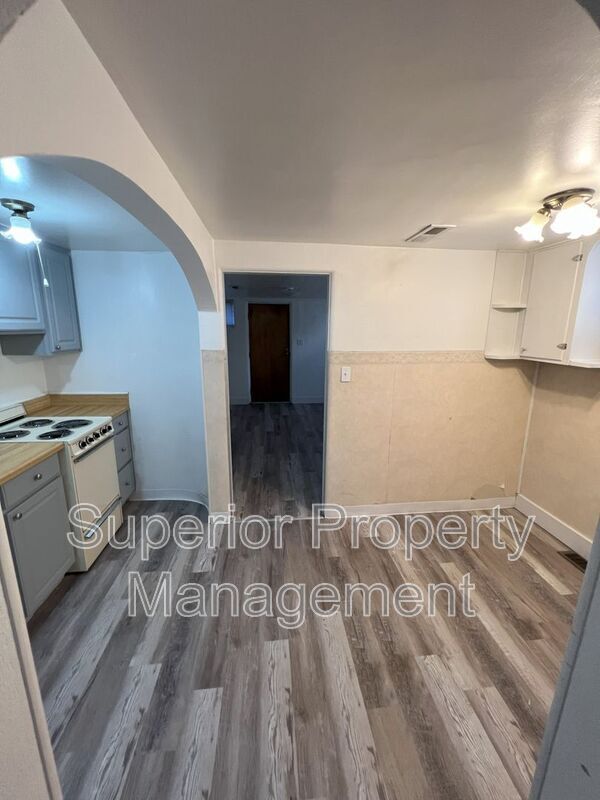 Building Photo - 222 Main St