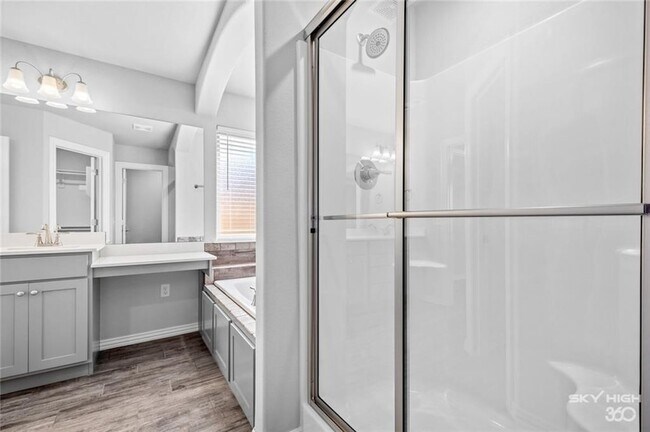 Building Photo - 4446 W Barhem Dr