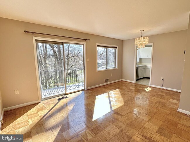 Building Photo - 10670 Weymouth St