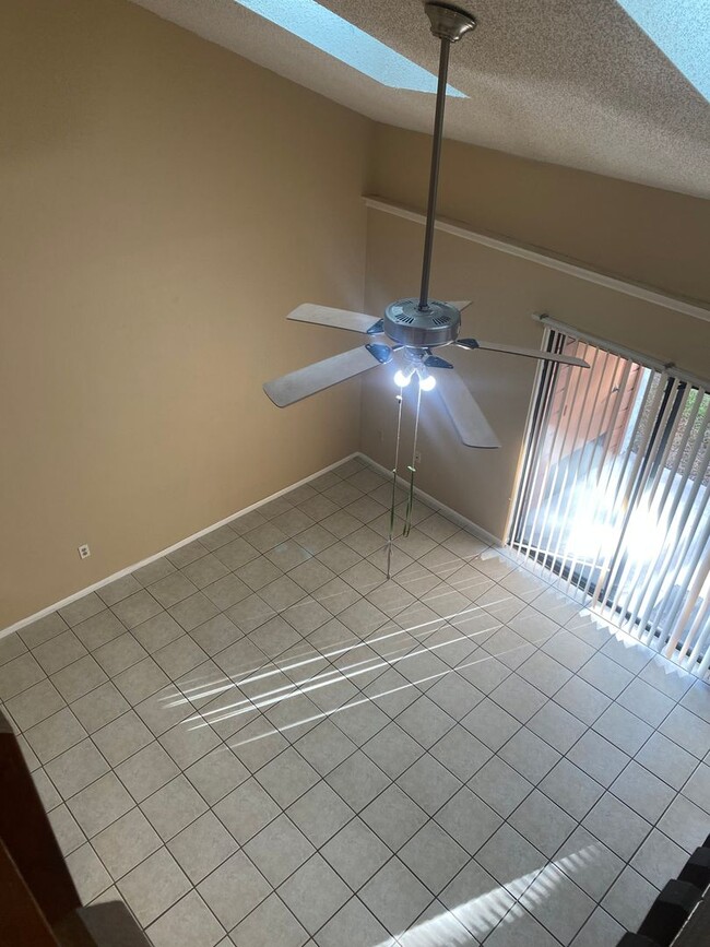 Building Photo - 2 bedroom + loft, 2 bathroom townhome near UCF