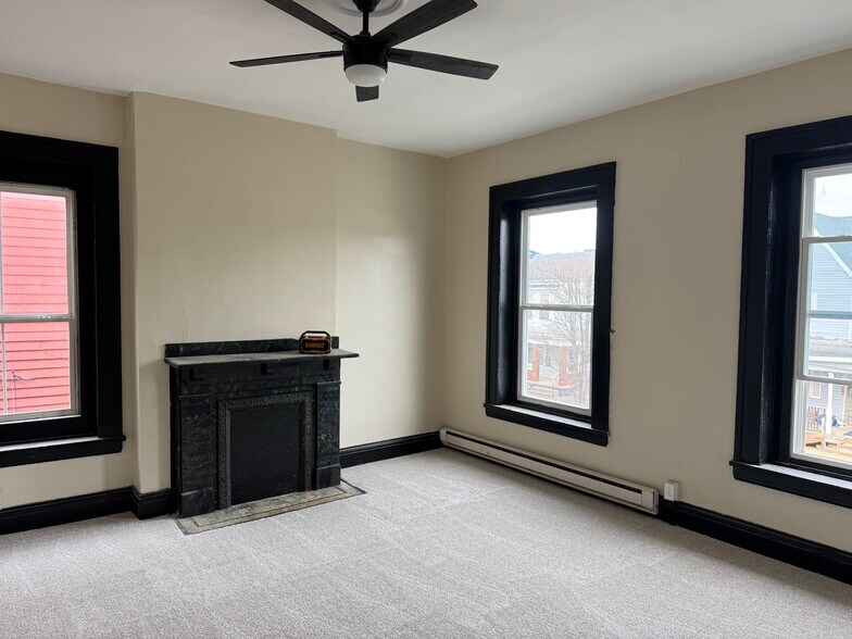 Building Photo - 313 S Penn St