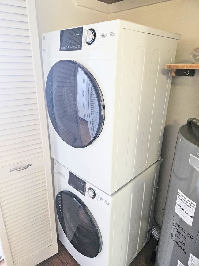Building Photo - Waialae Gardens Spacious 1 Bedroom 1 Bathr...