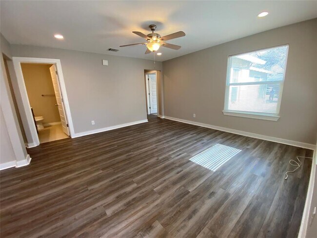 Building Photo - 6402 Auburn Dr