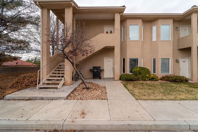 Building Photo - 184 S Valley View Dr
