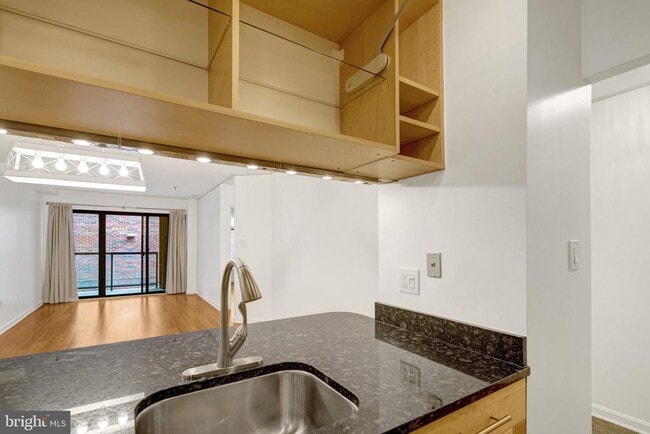 Building Photo - 1029 N Stuart St