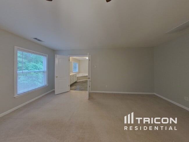Building Photo - 5371 Lakerock Dr SW