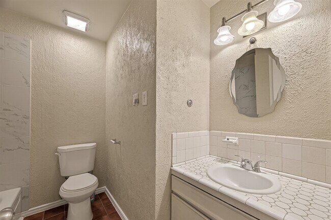 Building Photo - 1211 Helms Rd