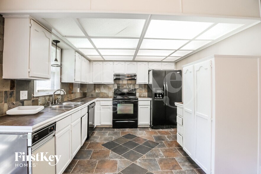 Building Photo - 1909 SW Keystone Dr