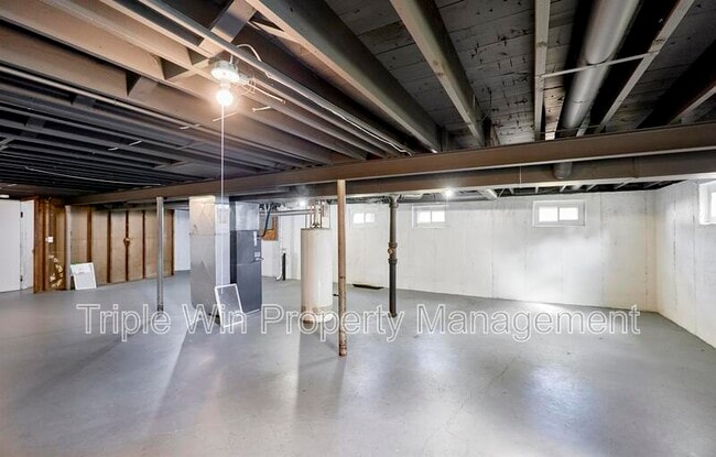 Building Photo - 803 Holiday Ave