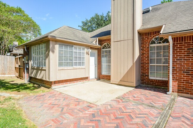 Building Photo - 14931 Chestnut Falls Dr