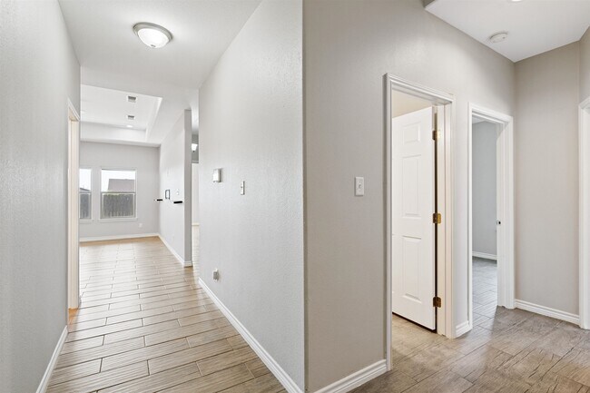 Building Photo - 306 Javier Dr