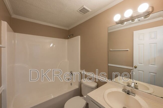 Building Photo - 330 Herndon Way