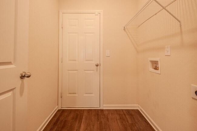 Building Photo - Move-In Ready 3BR Home | $2,100 with Lawncare or $2,000 Tenant Maintained