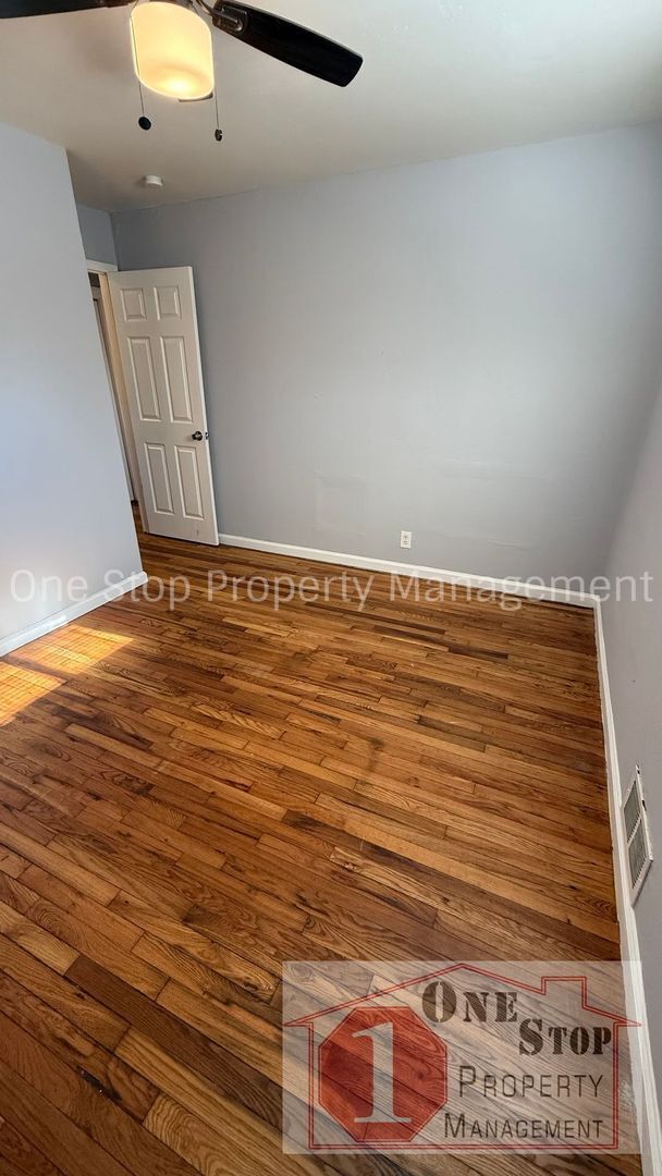 Building Photo - 4 Bedroom, 2 Bathroom home in Kansas City