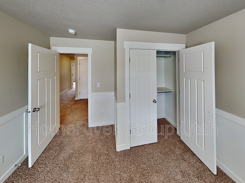Building Photo - 10796 N La Costa