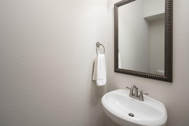 Building Photo - Beautiful 3-Bedroom Townhome in Prime Allen Location!