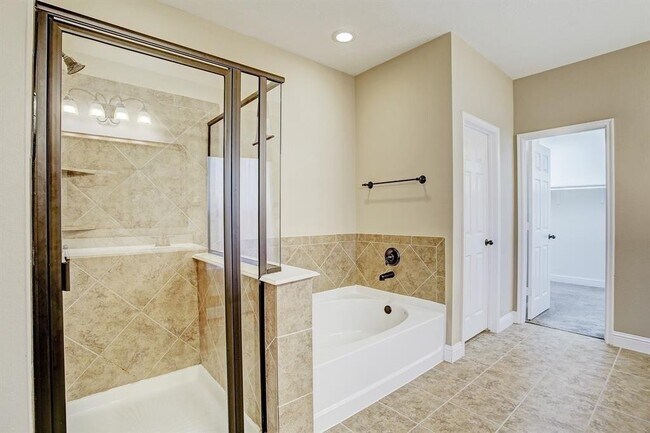 Building Photo - 11022 Avery Oaks Ln