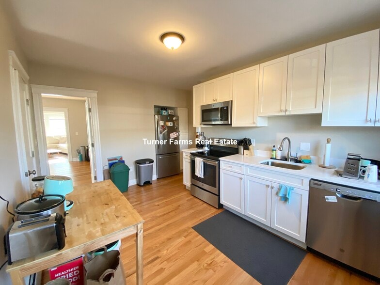 Building Photo - 21 Moraine St