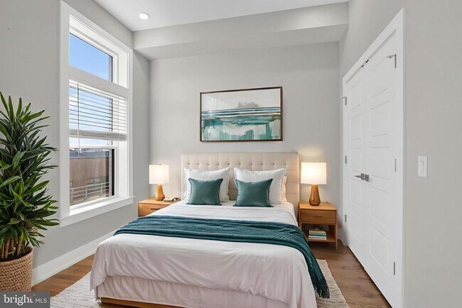 Building Photo - 2034 N Front St