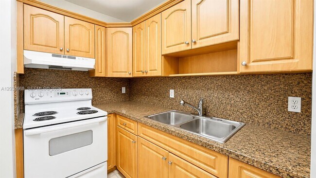 Building Photo - 9100 SW 137th Ter