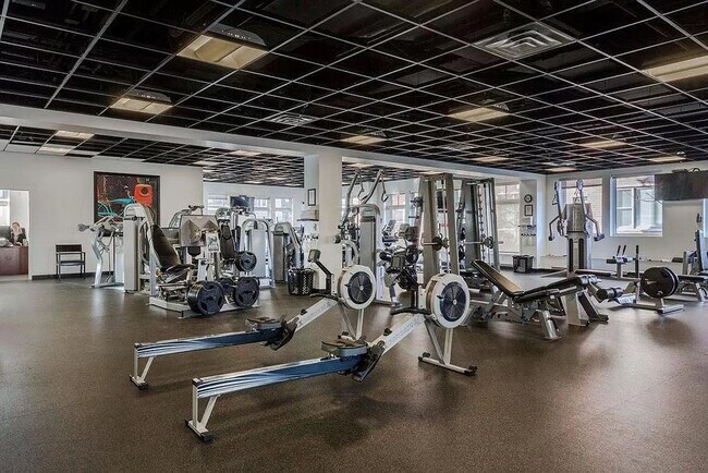 Building Photo - Gorgeous 2 BD/2BA Top Floor Condo In Great Peloton Community! Available August 7!