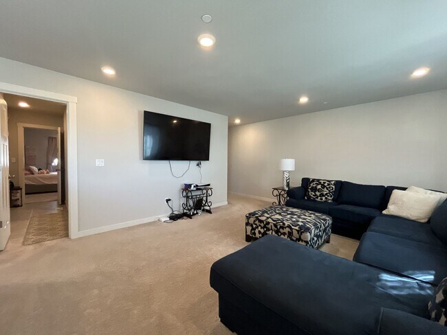 Building Photo - Spacious 5BR Home Near Mountainside High School with Loft, Balcony & Large Kitchen