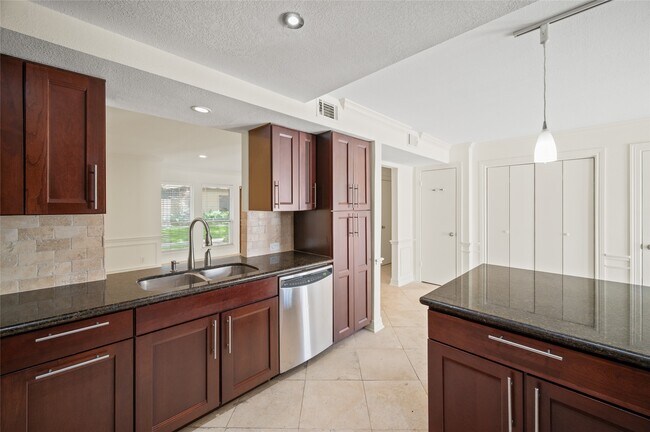 Building Photo - 9417 Bassoon Dr