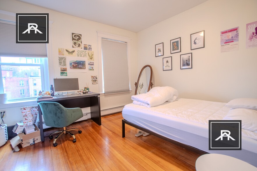 Building Photo - 256 Aspinwall Ave