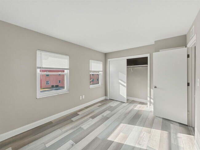 Building Photo - Modern & Bright Living in South Pasadena – Your Coastal Retreat!