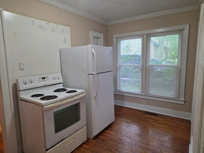 Building Photo - 614 S Fremont Ave