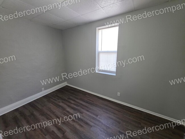 Building Photo - 3 bedroom 1 bathroom house in East Chicago