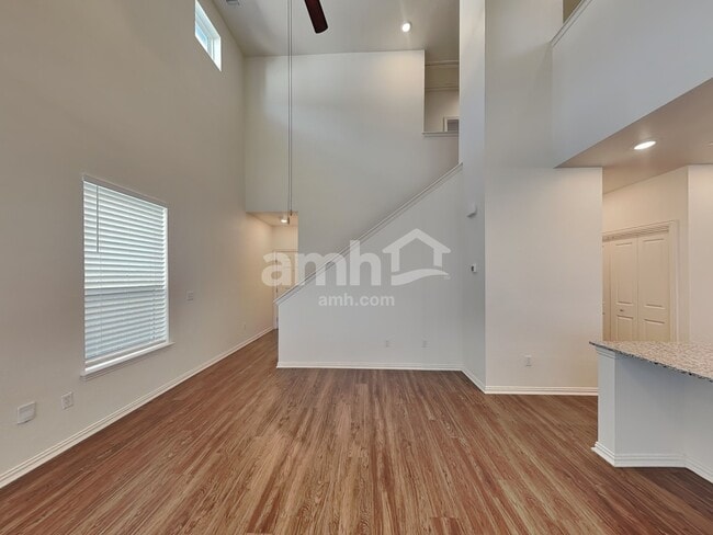 Building Photo - 2721 Meadowood Heights