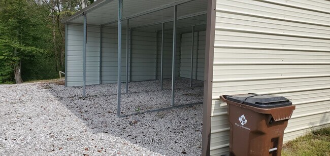 Building Photo - 302 Joel Rd