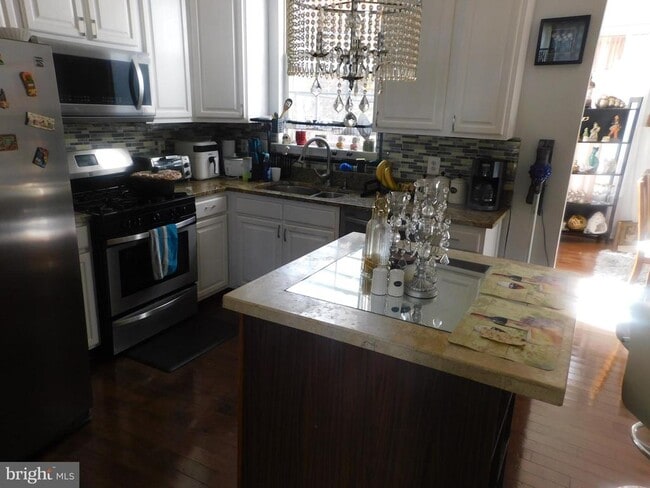 Building Photo - 337 Kirby St