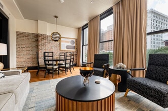 Building Photo - 1011 Canal St