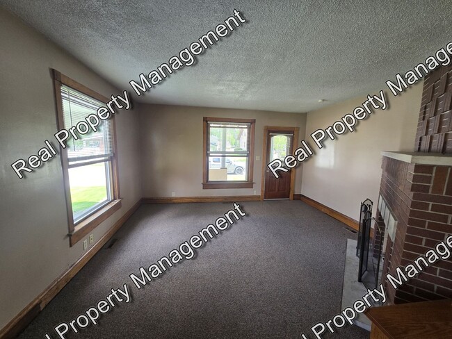 Building Photo - Fantastic 1 Bedroom Apartment