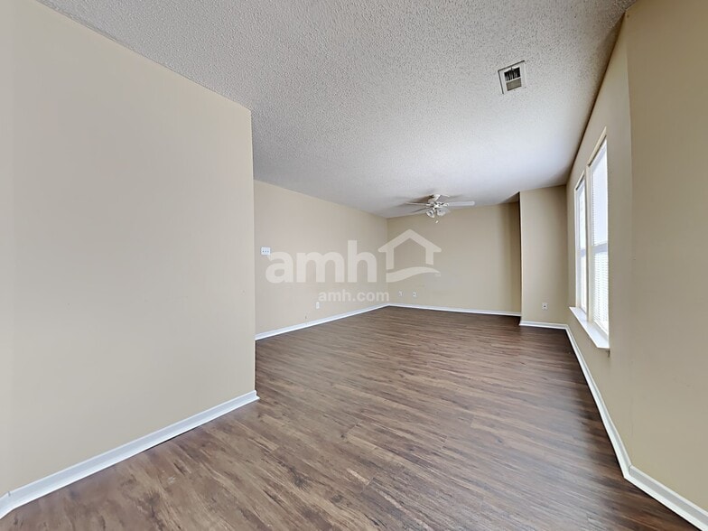 Building Photo - 6887 Merritt Ridge Way