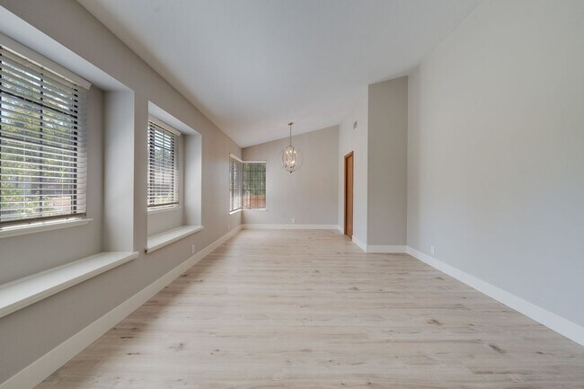Building Photo - Bright and Stylish 4BD/2BA Home with 3 Car...