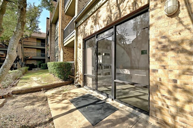 Building Photo - 8888 Tallwood Dr