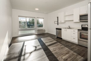 Building Photo - 54 Woodstock Apartments~ Great Location ~V...