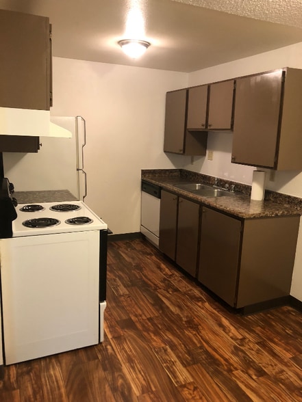 Building Photo - 3206 Pine Rd NE