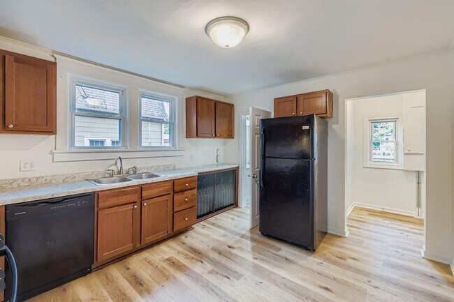 Building Photo - 1501 Sherburne Ave