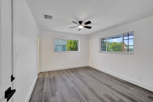 Building Photo - 1738 NE 52nd St